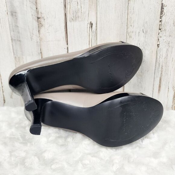 Tahari Laurie Classic Pump Heels Taupe Size 8 - Picture 6 of 8
